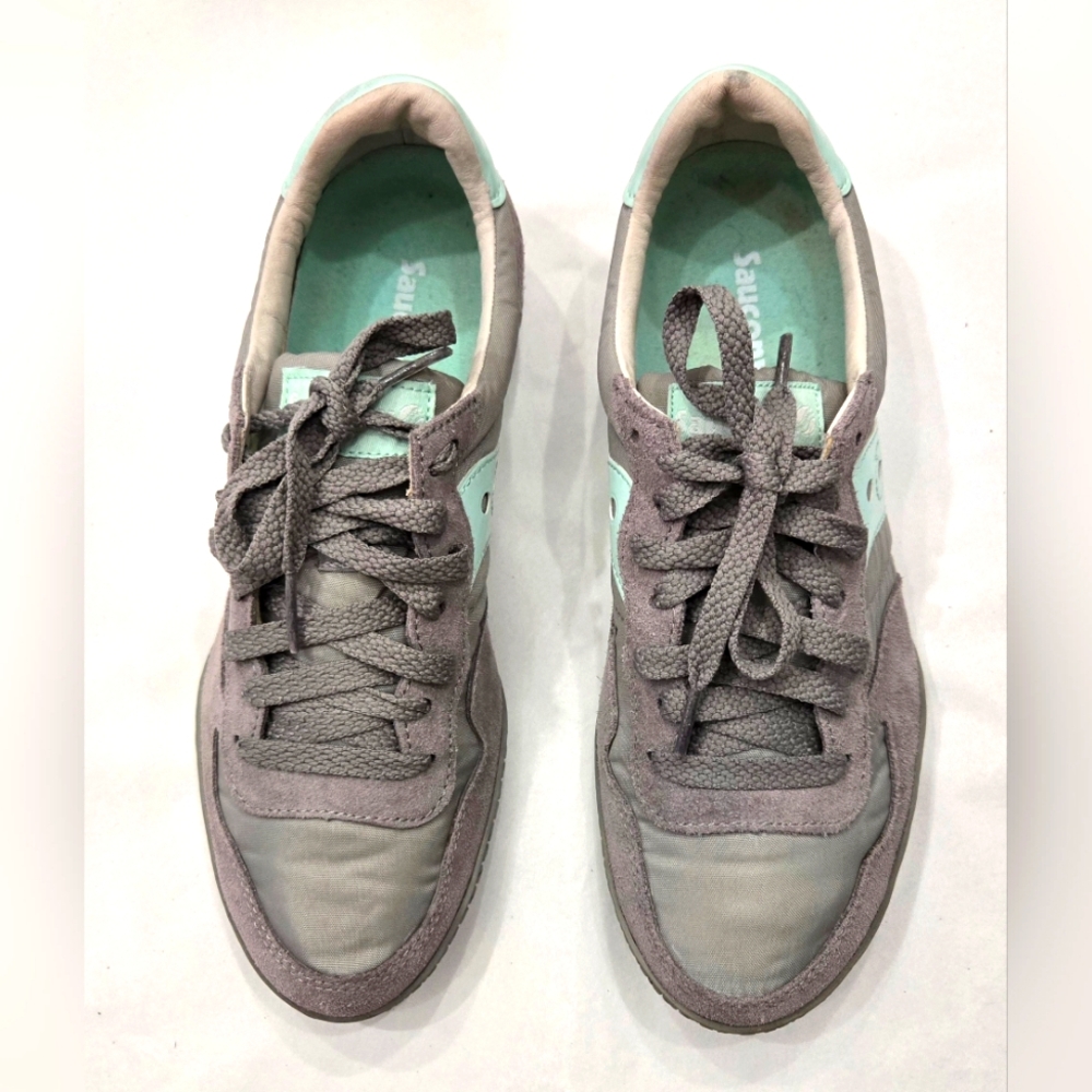 SAUCOMY GRAY SNEAKERS SZ 8
